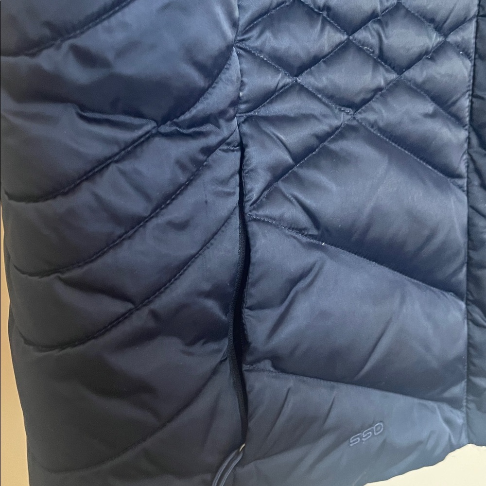 The North Face Women's Quilted Puffer Vest in Dark Blue goose down - Picture 4 of 6